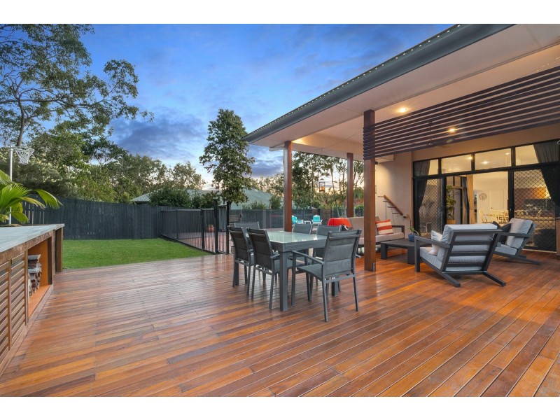 94 Brookeside Crescent, Seventeen Mile Rocks QLD 4073
