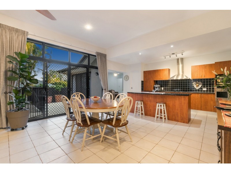 94 Brookeside Crescent, Seventeen Mile Rocks QLD 4073