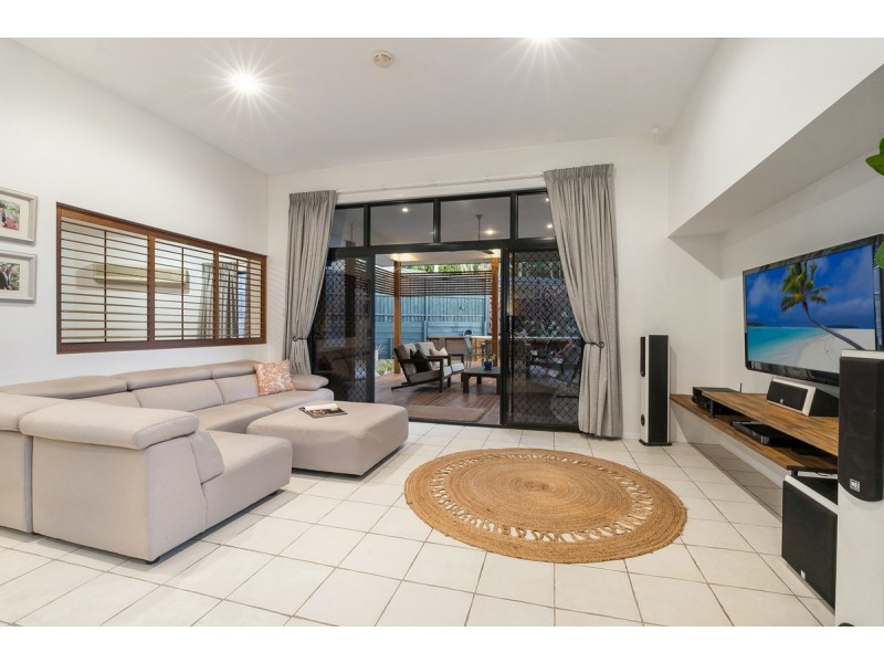 94 Brookeside Crescent, Seventeen Mile Rocks QLD 4073