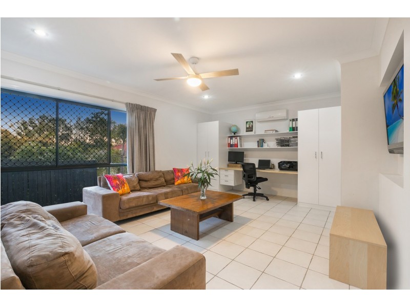94 Brookeside Crescent, Seventeen Mile Rocks QLD 4073