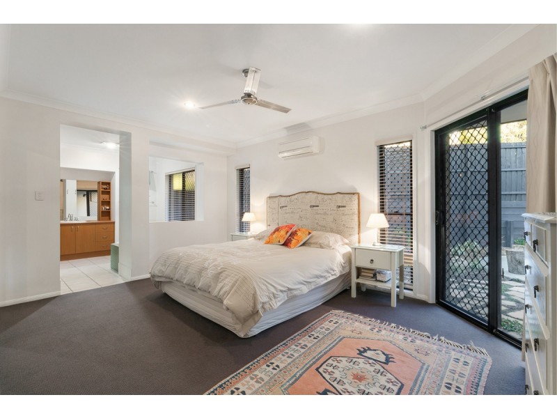 94 Brookeside Crescent, Seventeen Mile Rocks QLD 4073