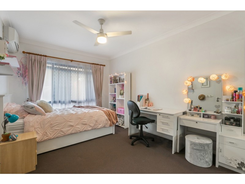 94 Brookeside Crescent, Seventeen Mile Rocks QLD 4073