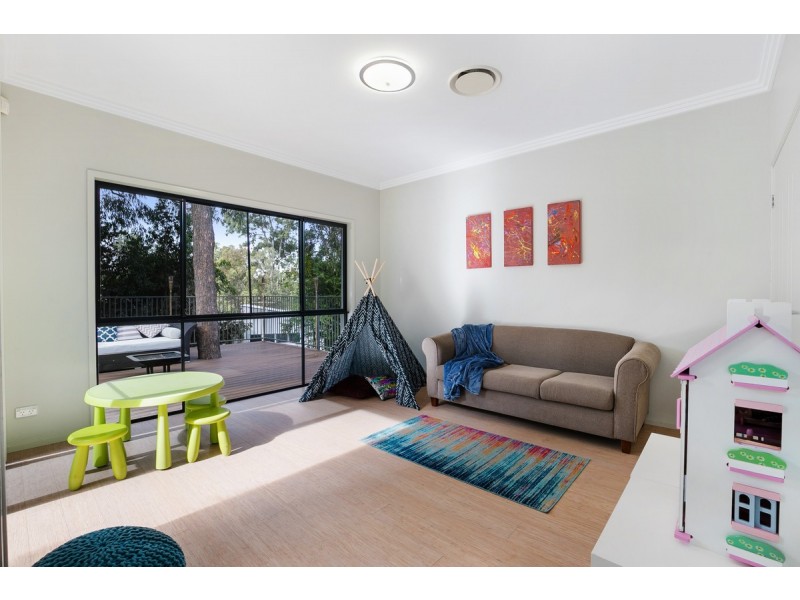 70 Gordon Circuit, Seventeen Mile Rocks QLD 4073