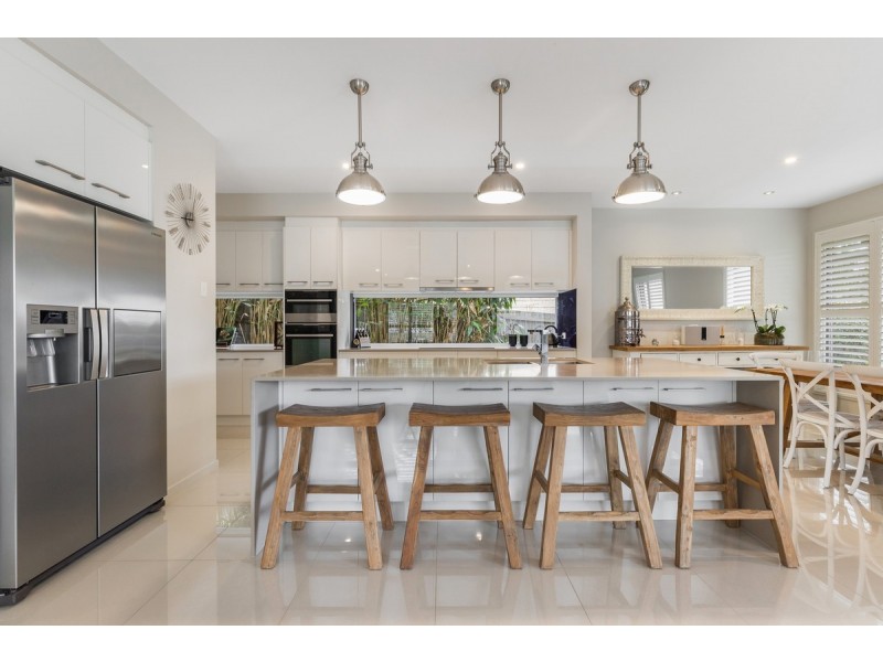 115 Gordon Circuit, Seventeen Mile Rocks QLD 4073