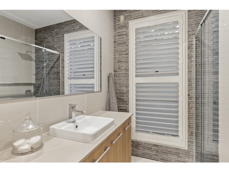 115 Gordon Circuit, Seventeen Mile Rocks QLD 4073