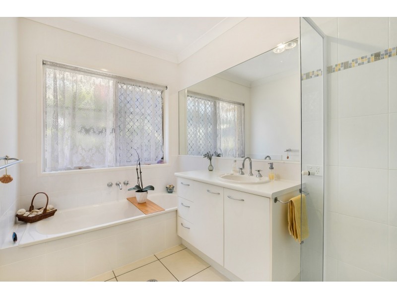 4 Alpinea Court, Sinnamon Park QLD 4073