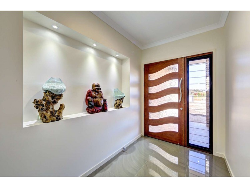 9 Lamington Court, Branyan QLD 4670