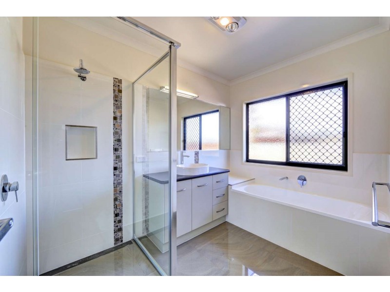 9 Lamington Court, Branyan QLD 4670