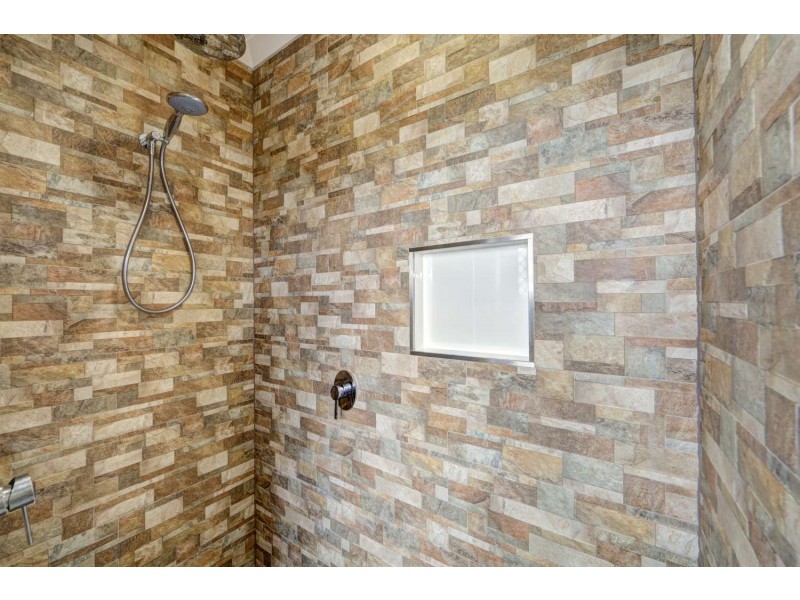 9 Lamington Court, Branyan QLD 4670