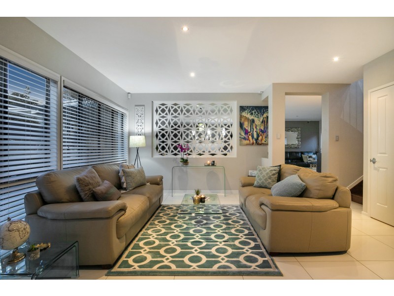 17 Brookeside Crescent, Seventeen Mile Rocks QLD 4073