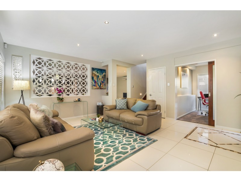 17 Brookeside Crescent, Seventeen Mile Rocks QLD 4073