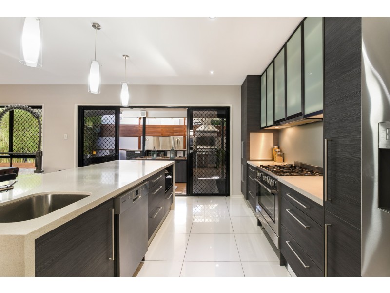 17 Brookeside Crescent, Seventeen Mile Rocks QLD 4073