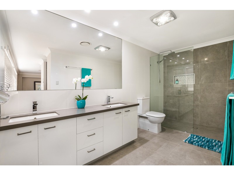 17 Brookeside Crescent, Seventeen Mile Rocks QLD 4073