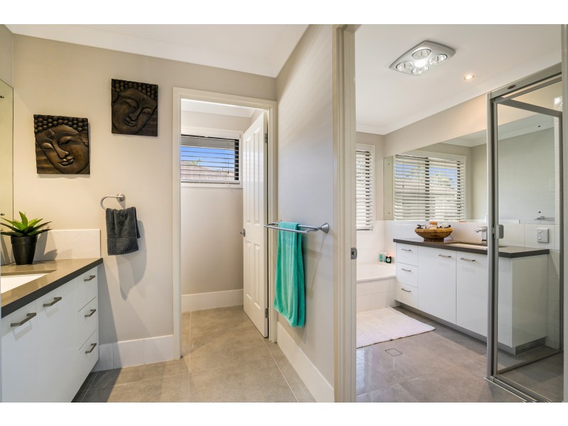 17 Brookeside Crescent, Seventeen Mile Rocks QLD 4073