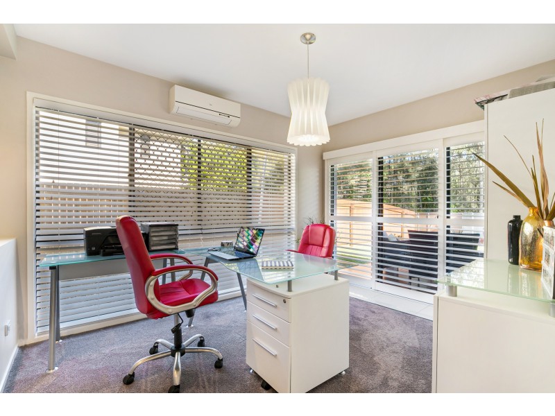 17 Brookeside Crescent, Seventeen Mile Rocks QLD 4073