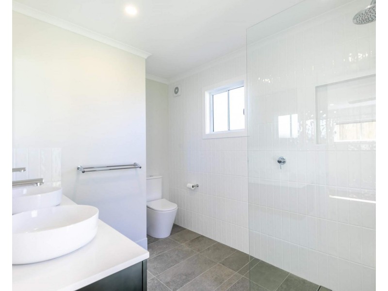 29 Chapman Street, Chapel Hill QLD 4069