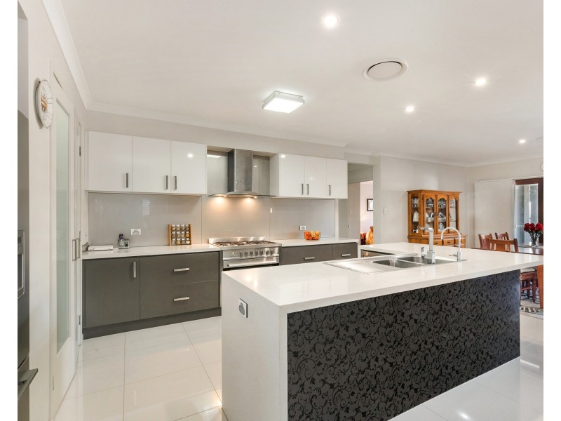 61 Sisley Street, Forest Lake QLD 4078