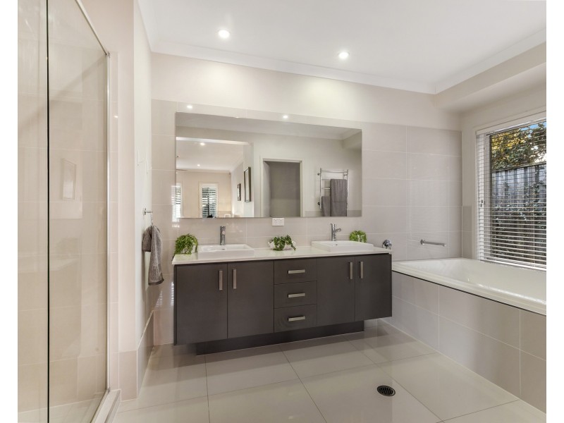 61 Sisley Street, Forest Lake QLD 4078