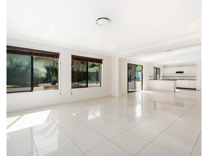 77 Penzance Drive, Redland Bay QLD 4165