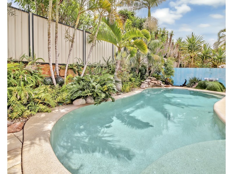 77 Penzance Drive, Redland Bay QLD 4165