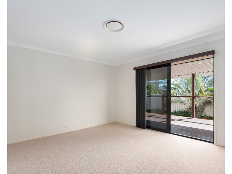77 Penzance Drive, Redland Bay QLD 4165