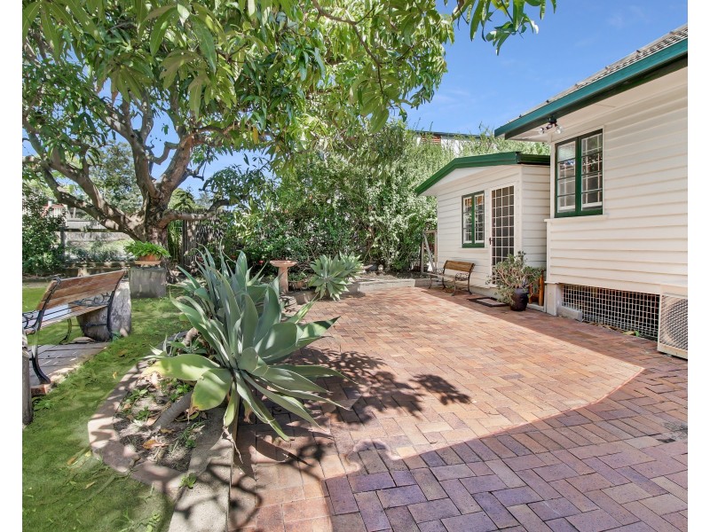 140 Englefield Road, Oxley QLD 4075