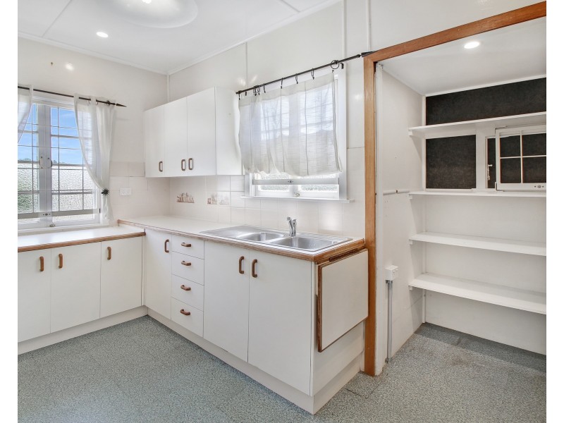 140 Englefield Road, Oxley QLD 4075