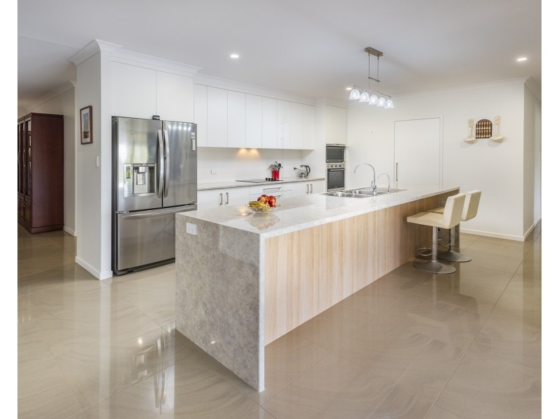 9 Lamington Court, Branyan QLD 4670