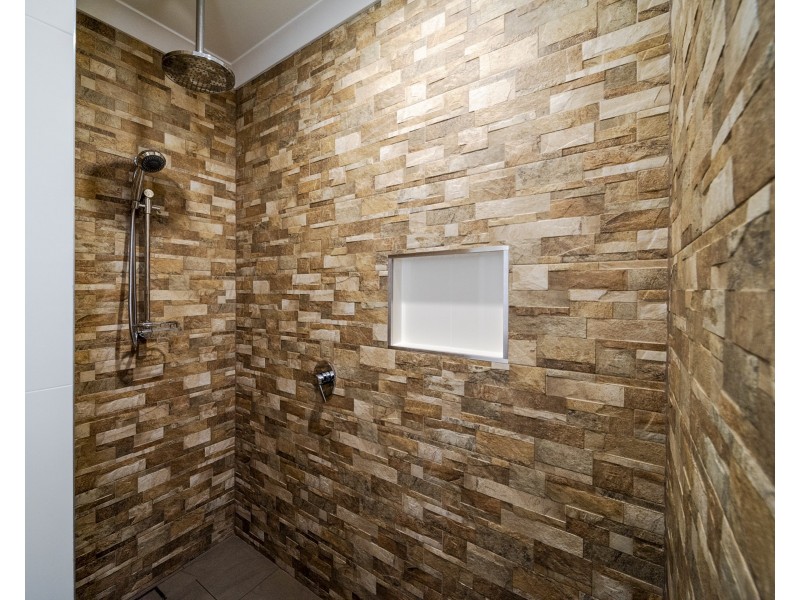 9 Lamington Court, Branyan QLD 4670