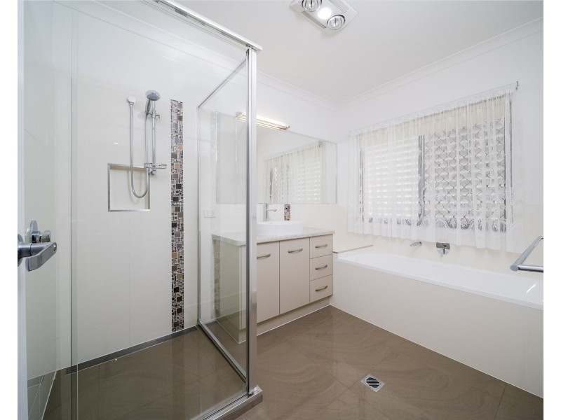 9 Lamington Court, Branyan QLD 4670