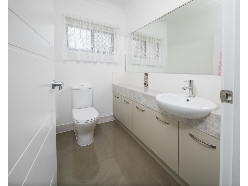 9 Lamington Court, Branyan QLD 4670