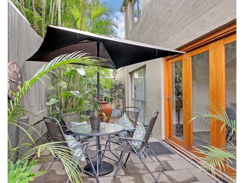 64 Oakley Street, Carindale QLD 4152