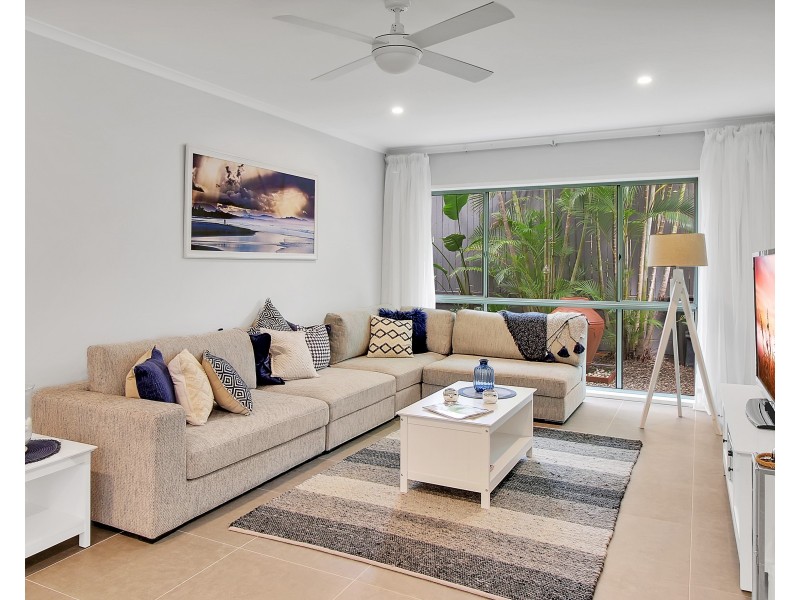 64 Oakley Street, Carindale QLD 4152