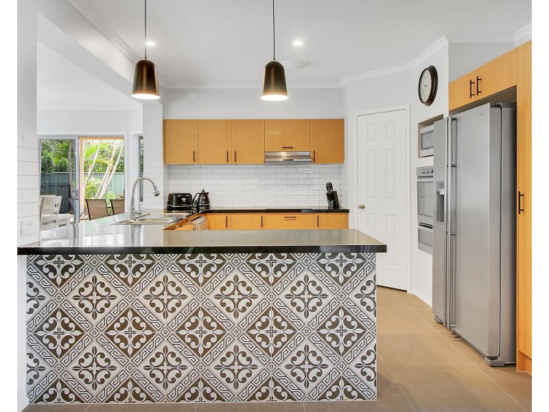 64 Oakley Street, Carindale QLD 4152