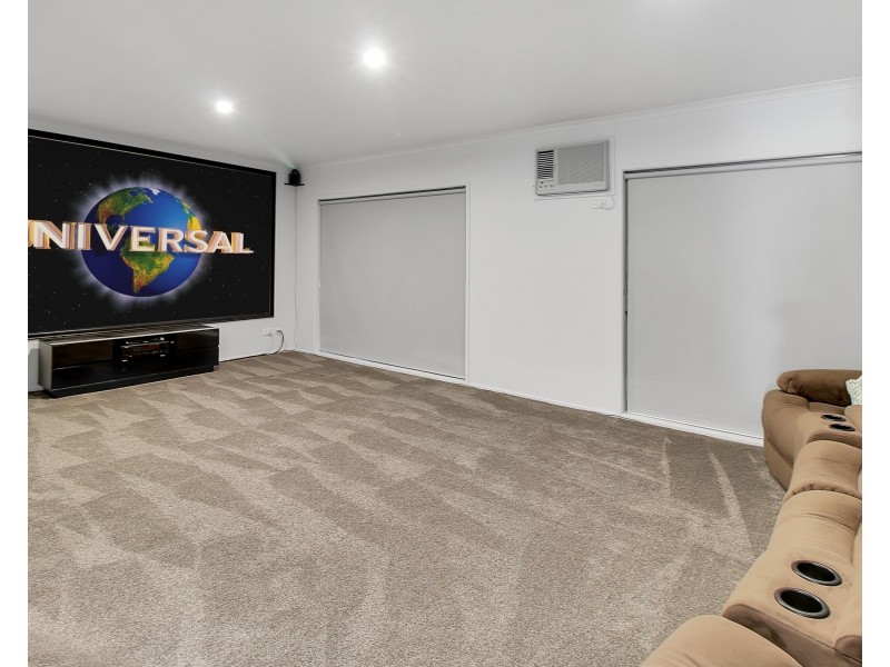 64 Oakley Street, Carindale QLD 4152