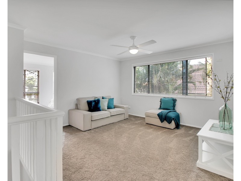 64 Oakley Street, Carindale QLD 4152