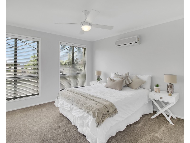 64 Oakley Street, Carindale QLD 4152