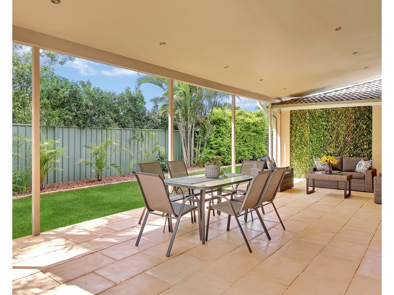 64 Oakley Street, Carindale QLD 4152