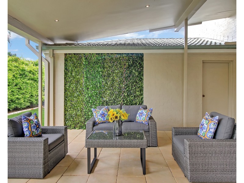 64 Oakley Street, Carindale QLD 4152