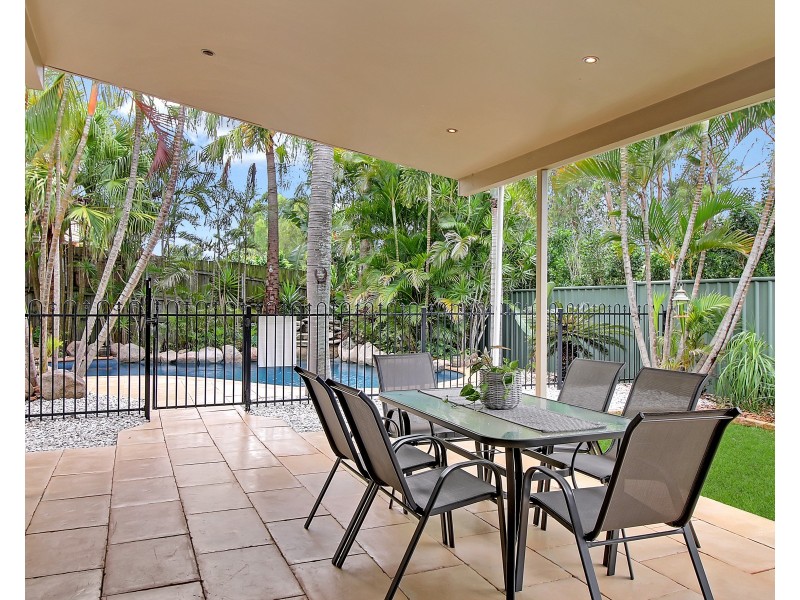 64 Oakley Street, Carindale QLD 4152