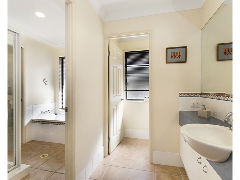 22 Barklya Crescent, Sinnamon Park QLD 4073