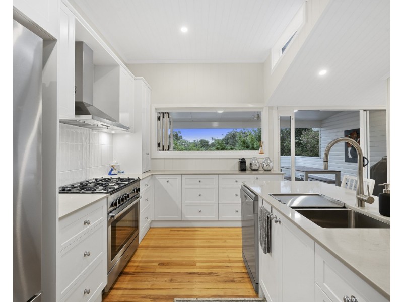29 Chapman Street, Chapel Hill QLD 4069