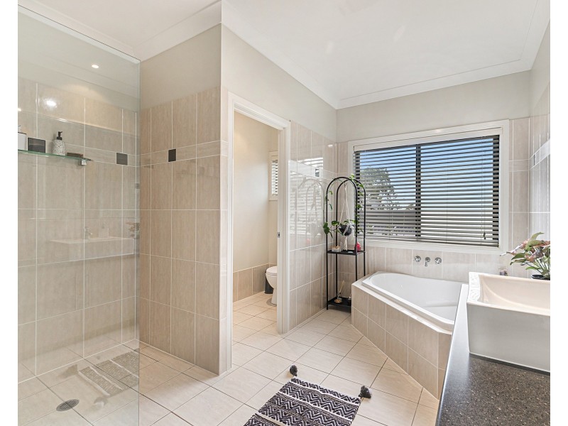 66 Gordon Circuit, Seventeen Mile Rocks QLD 4073