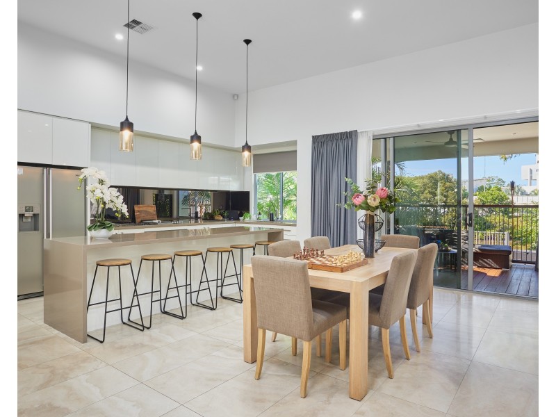 28 River Cove Place, Helensvale QLD 4212