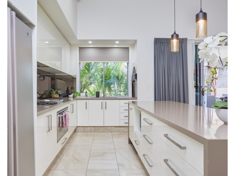 28 River Cove Place, Helensvale QLD 4212