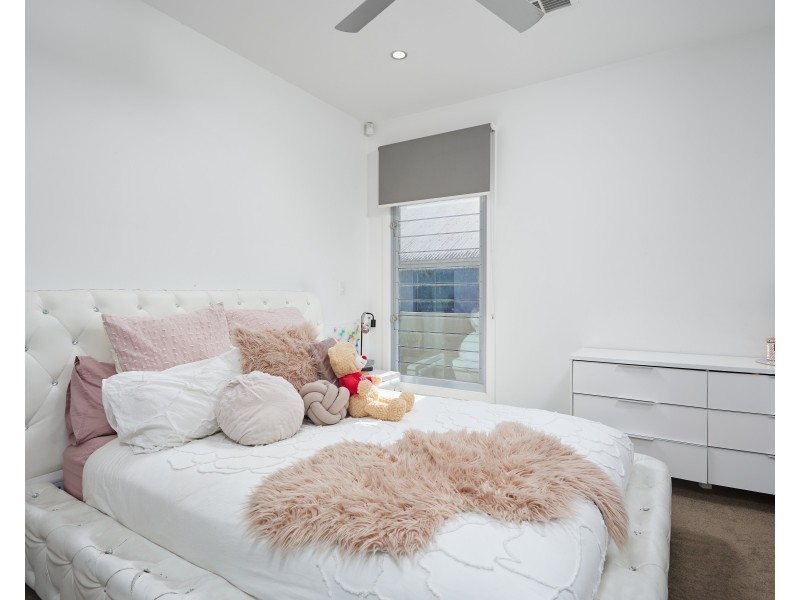 28 River Cove Place, Helensvale QLD 4212