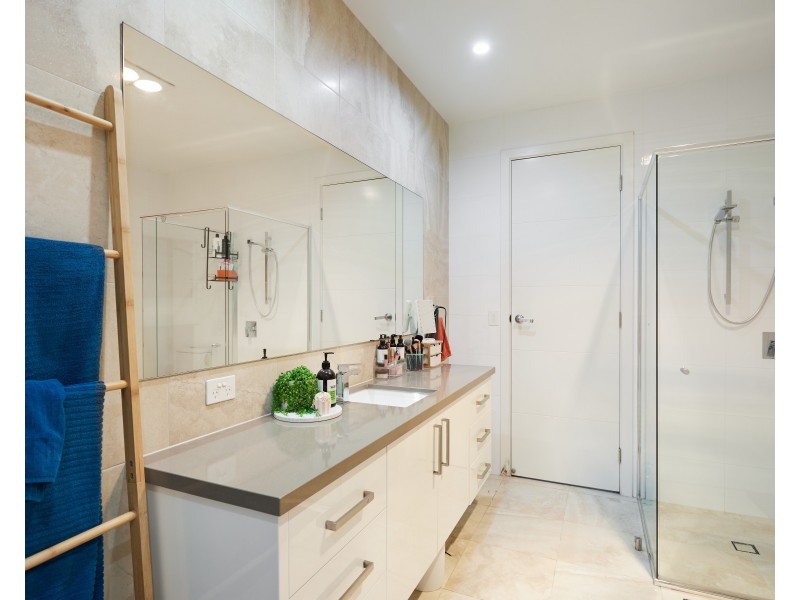 28 River Cove Place, Helensvale QLD 4212