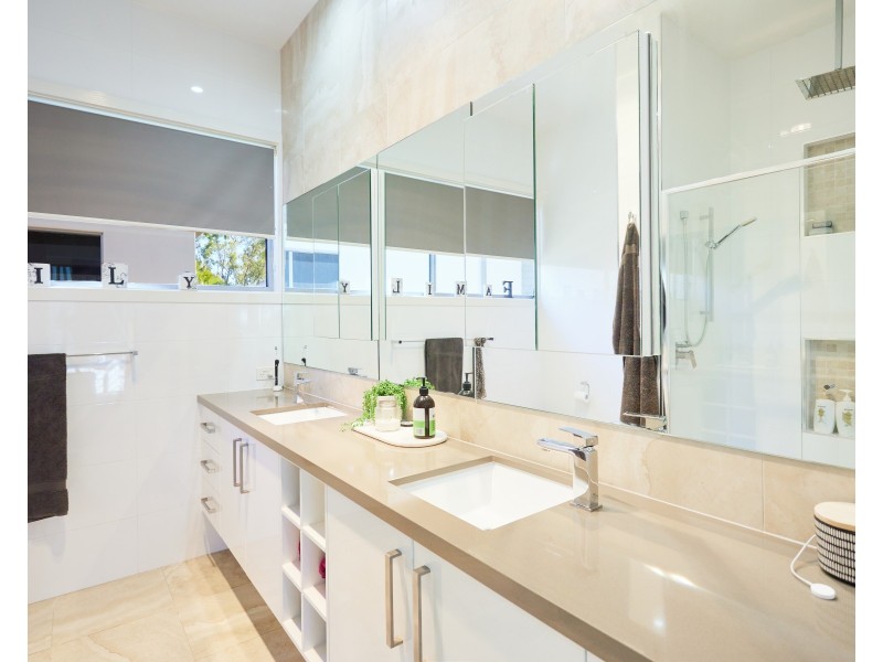 28 River Cove Place, Helensvale QLD 4212