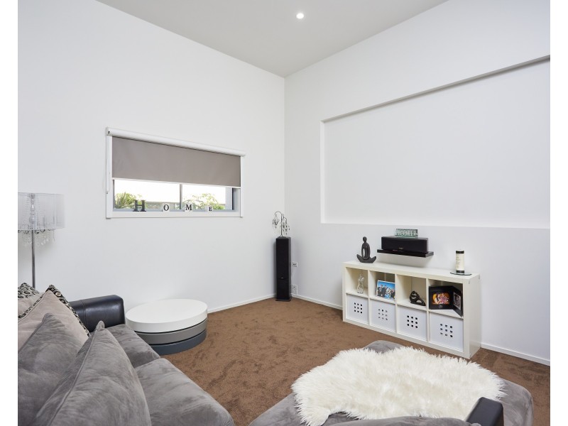 28 River Cove Place, Helensvale QLD 4212