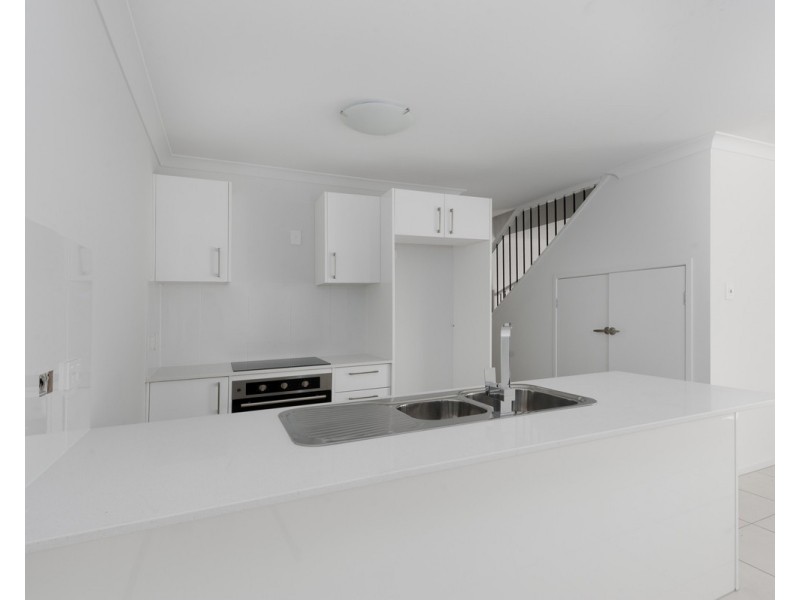 11 Green Street, Booval QLD 4304